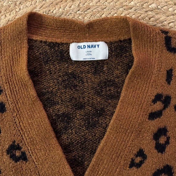 Semi-cropped knitted cardigan - Picture 2 of 7